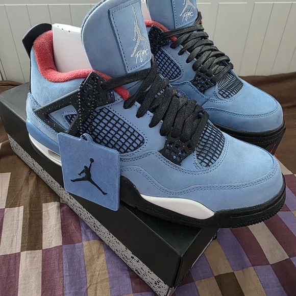 Travis Scott × Air Jordan 4 Sold - Picture 3 of 5